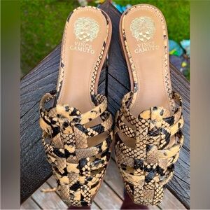 VINCE CAMUTO NWOT Slip On Sandals Size 8.5